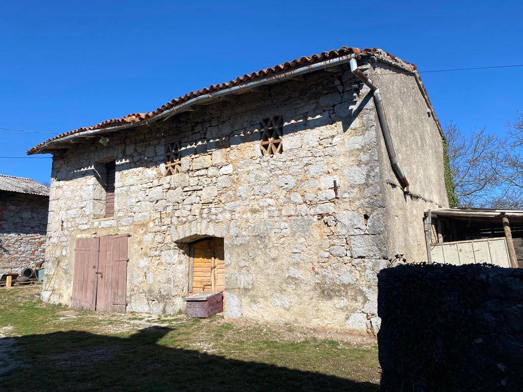 MATULJI - ŠAPJANE, 4 starih hiš za obnovo, 248 m2 zemljišča, prodamo
