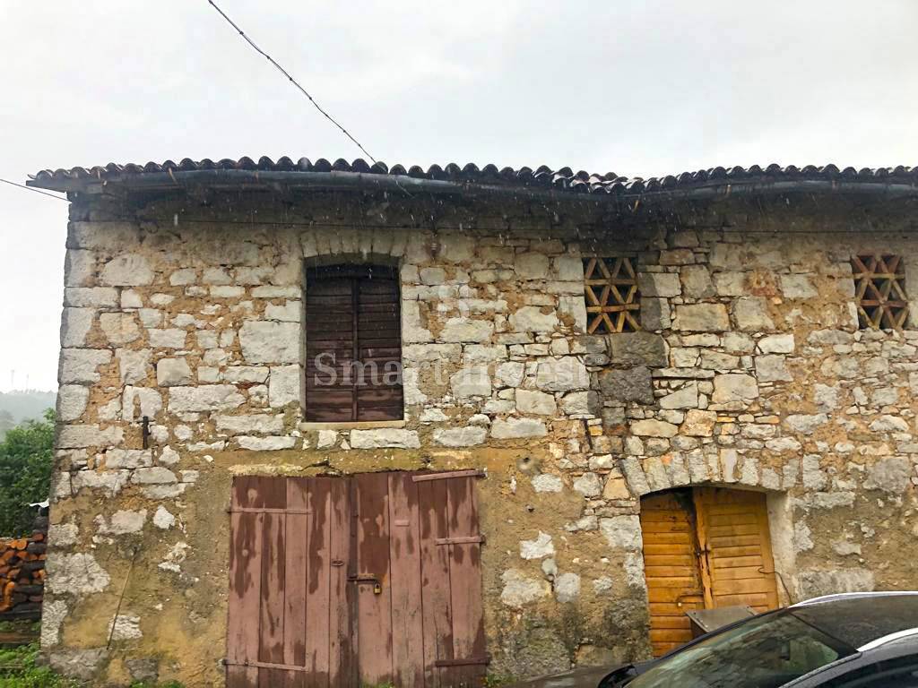 MATULJI - ŠAPJANE, 4 starih hiš za obnovo, 248 m2 zemljišča, prodamo