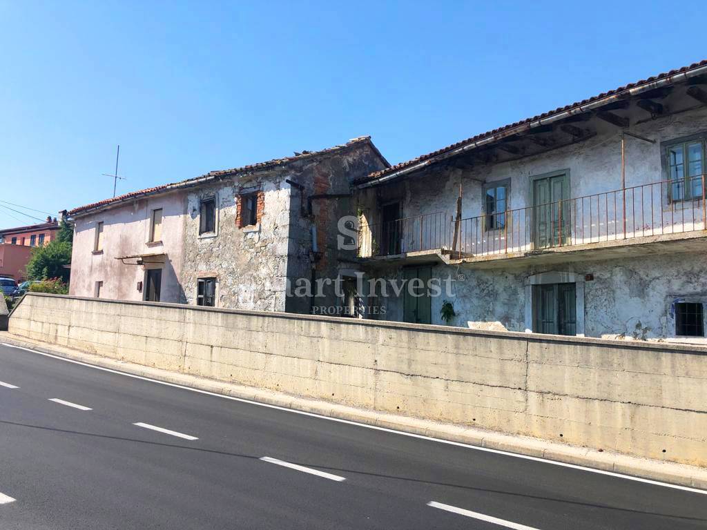 MATULJI - ŠAPJANE, 4 starih hiš za obnovo, 248 m2 zemljišča, prodamo
