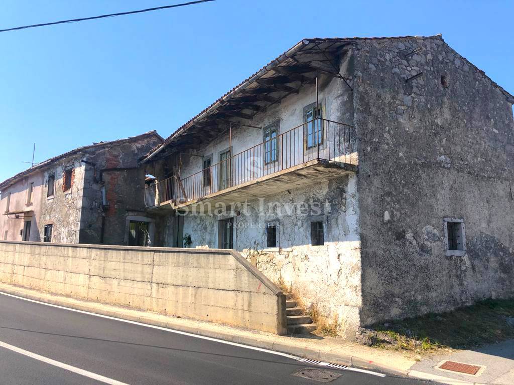 MATULJI - ŠAPJANE, 4 starih hiš za obnovo, 248 m2 zemljišča, prodamo
