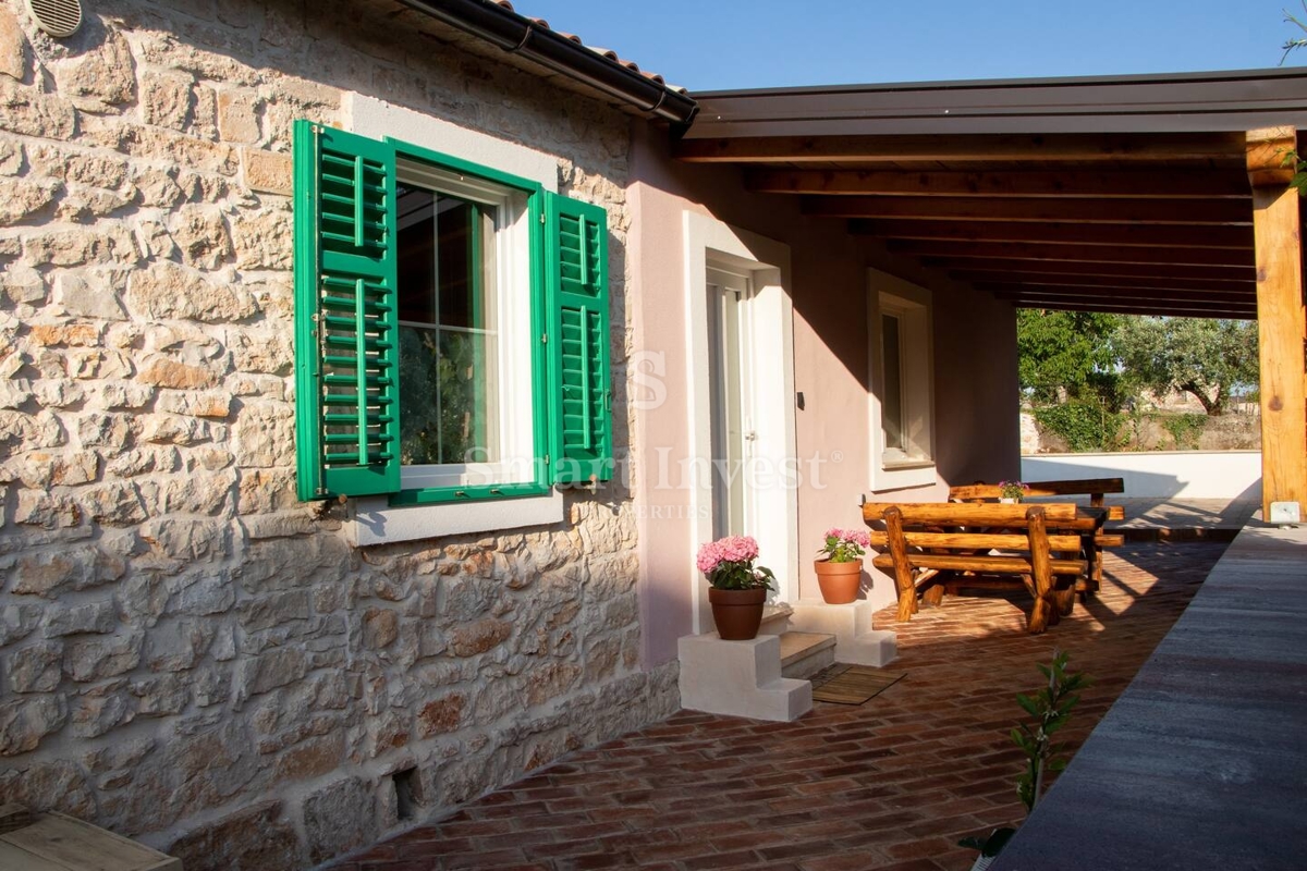 ISTRA - BARBAN, prenovljena kamnita hiša 5 km od morja