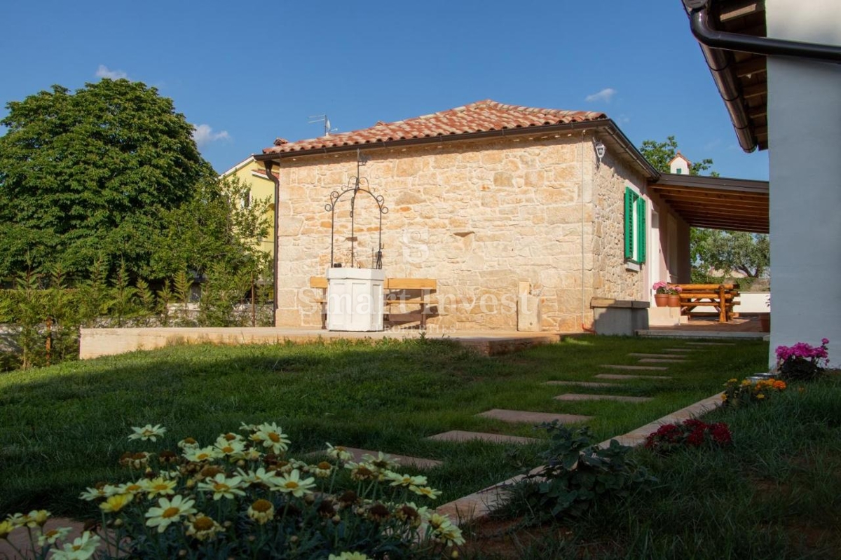 ISTRA - BARBAN, prenovljena kamnita hiša 5 km od morja