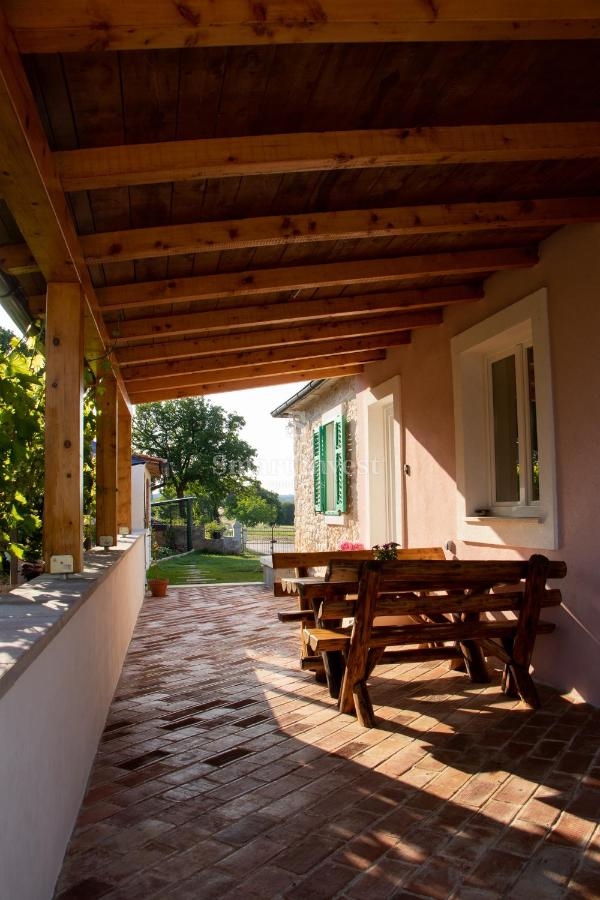 ISTRA - BARBAN, prenovljena kamnita hiša 5 km od morja