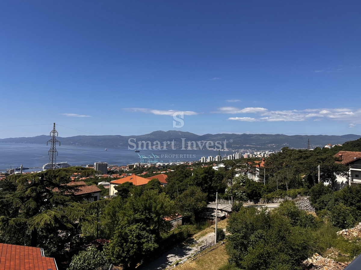 RIJEKA - PULAC, luksuzno stanovanje z bazenom in pogledom na morje!