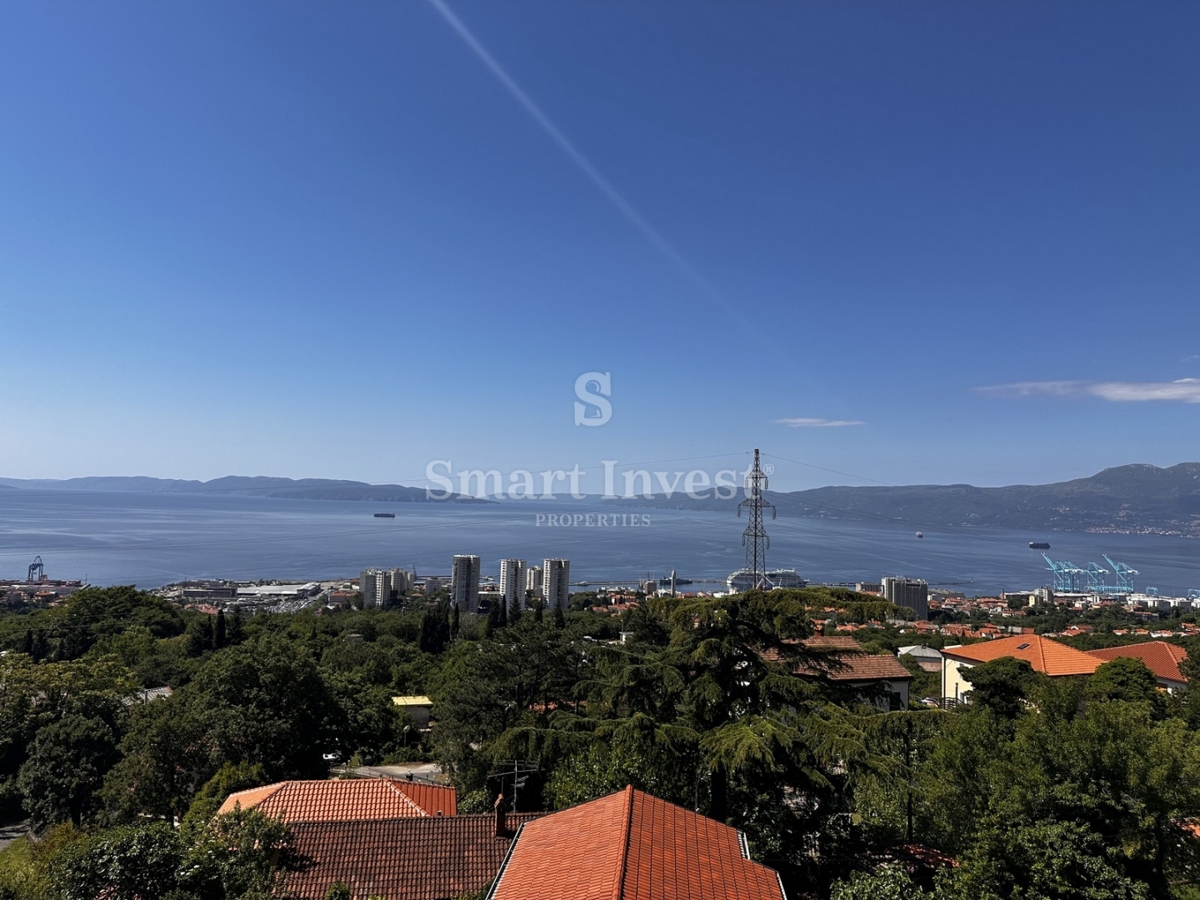 RIJEKA - PULAC, luksuzno stanovanje z bazenom in pogledom na morje!