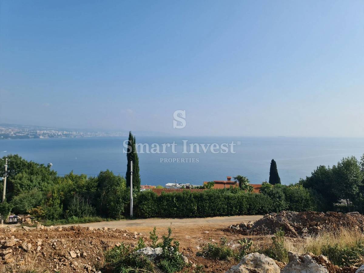 OPATIJA, gradbeno zemljišče z začeto gradnjo, pogled na morje!