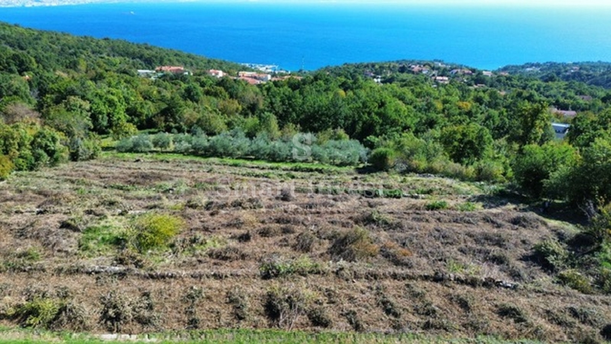 IČIĆI - POLJANE, zemljišče z gradbenim dovoljenjem za vilo z bazenom (A)