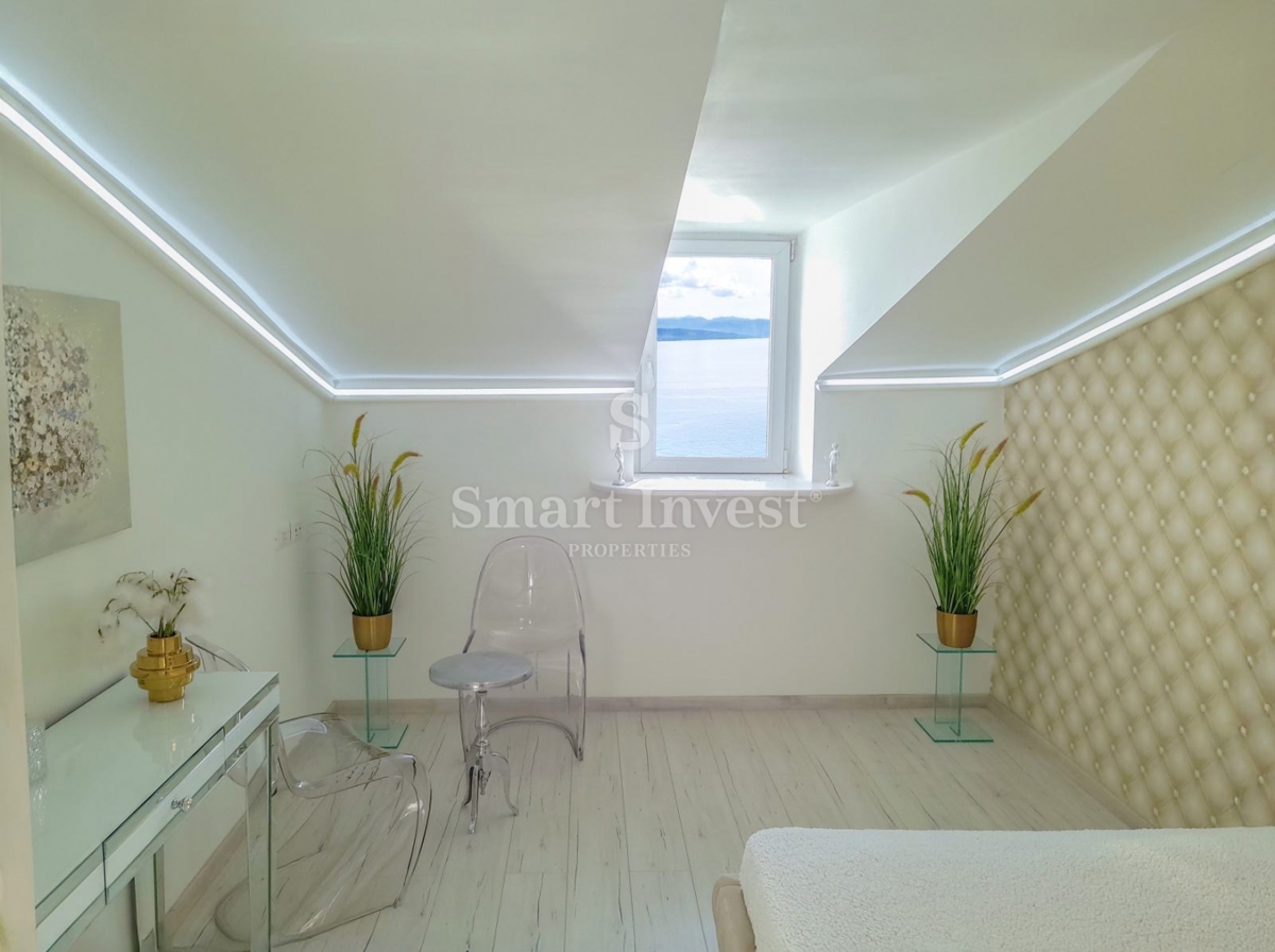 OPATIJA - CENTER, na novo prenovljeno stanovanje v vili ob morju