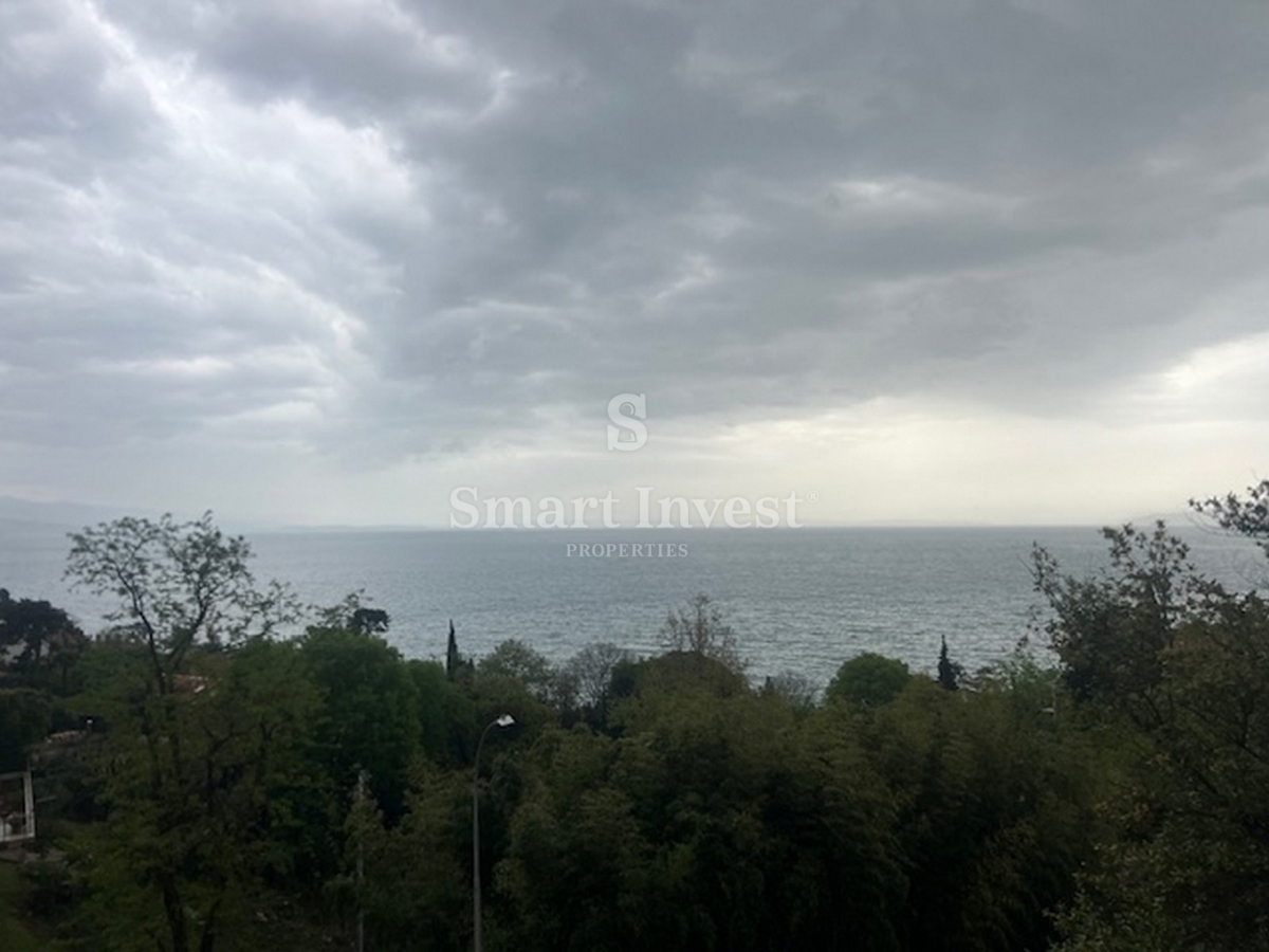 OPATIJA, penthouse v vrhunski novogradnji z bazenom