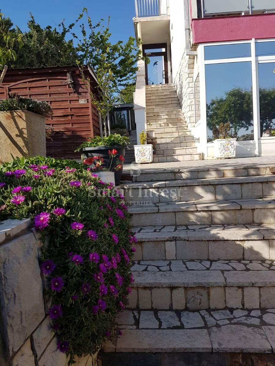 NOVI VINODOLSKI, House of 420 m2 with sea view, near the sea!