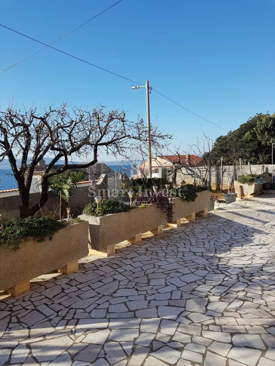 NOVI VINODOLSKI, House of 420 m2 with sea view, near the sea!