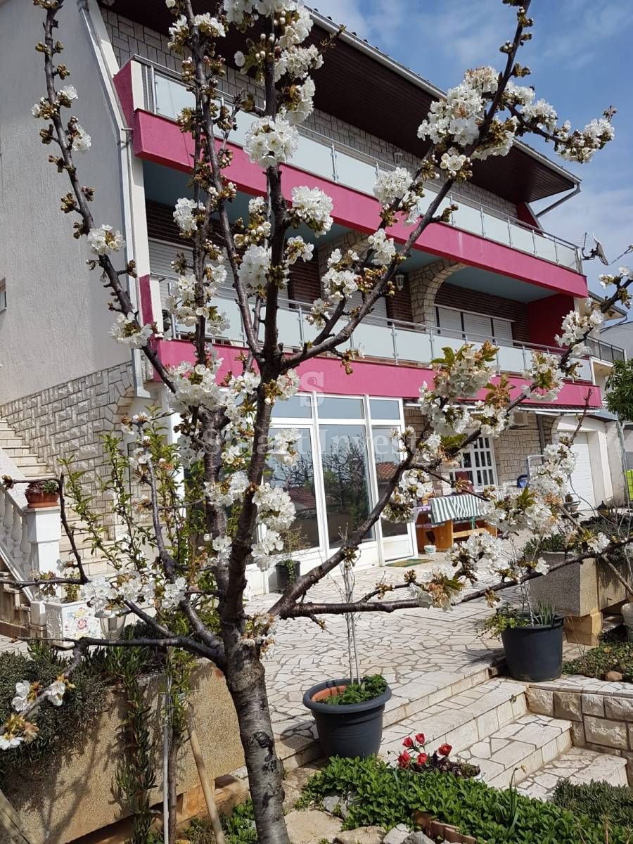 NOVI VINODOLSKI, House of 420 m2 with sea view, near the sea!