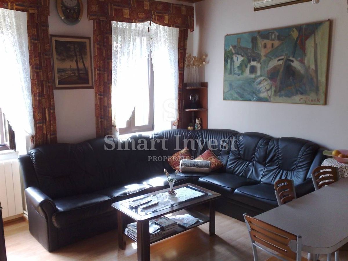 OPATIJA - CENTER, 4-bedrooms apartment with parking, near the sea