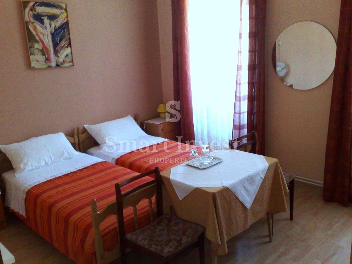 OPATIJA - CENTER, 4-bedrooms apartment with parking, near the sea