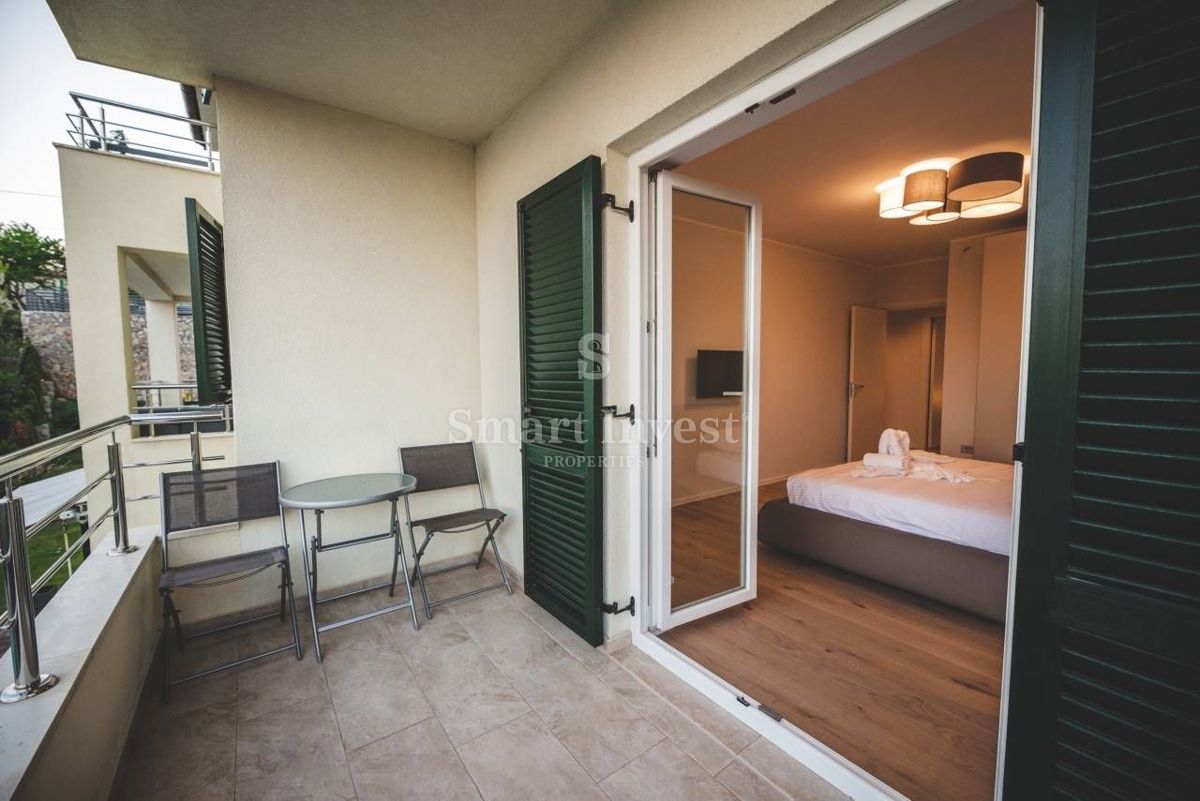 OPATIJA - POBRI, Luksuzna vila z bazenom in pogledom na morje, prodamo