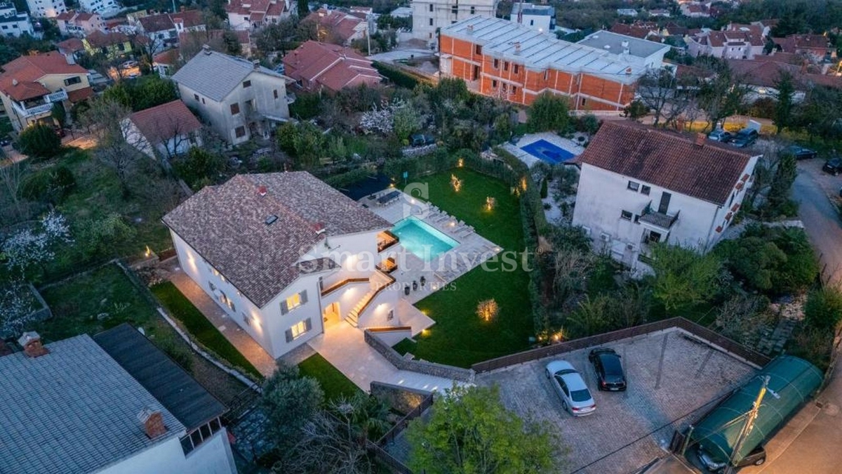 OPATIJA - POBRI, Luksuzna vila z bazenom in pogledom na morje, prodamo