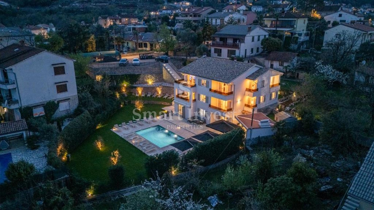 OPATIJA - POBRI, Luksuzna vila z bazenom in pogledom na morje, prodamo