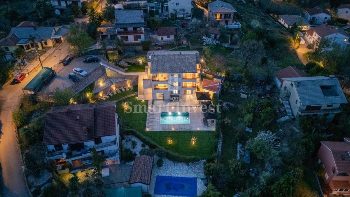 OPATIJA - POBRI, Luksuzna vila z bazenom in pogledom na morje, prodamo