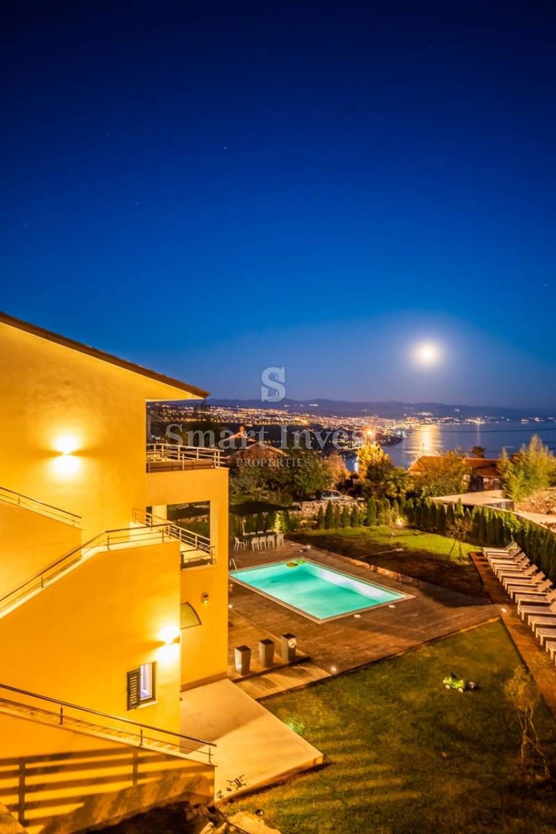 OPATIJA - POBRI, Luksuzna vila z bazenom in pogledom na morje, prodamo