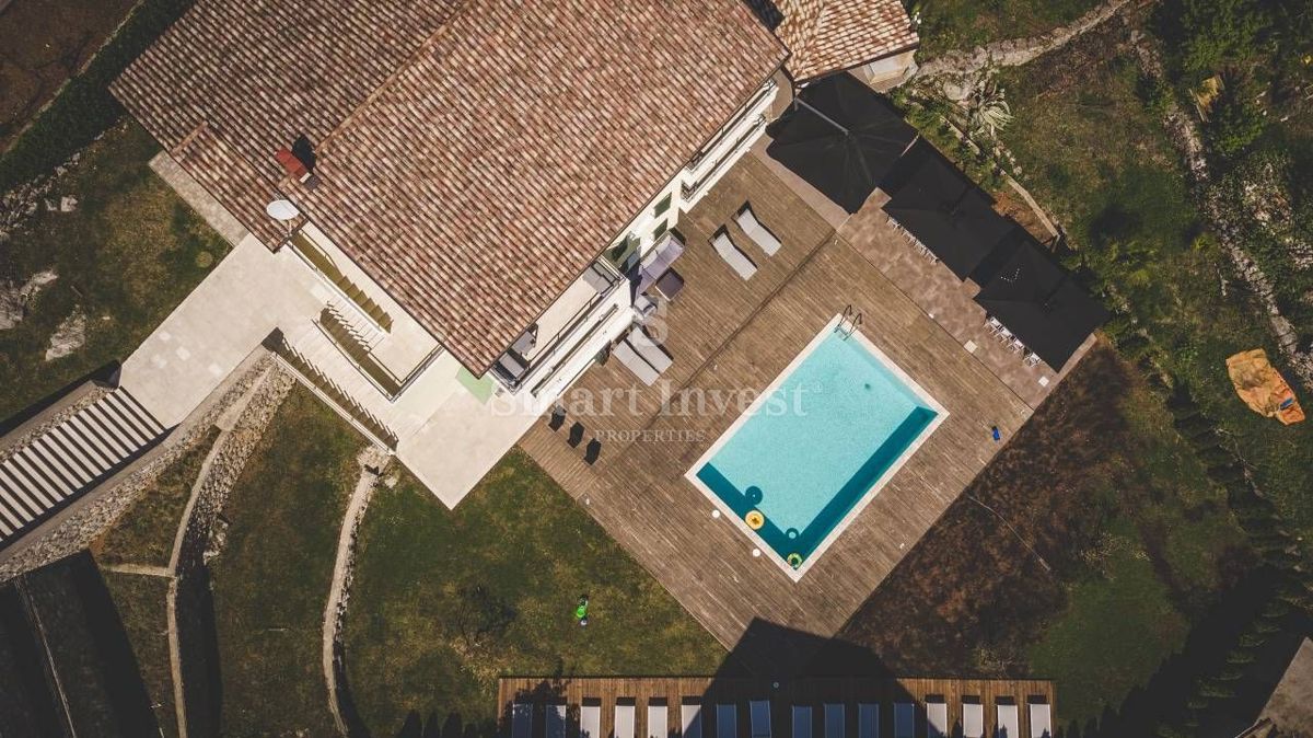 OPATIJA - POBRI, Luksuzna vila z bazenom in pogledom na morje, prodamo
