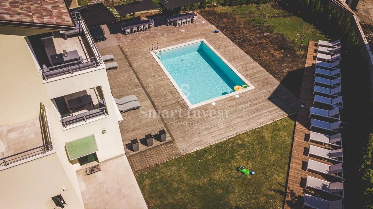 OPATIJA - POBRI, Luksuzna vila z bazenom in pogledom na morje, prodamo