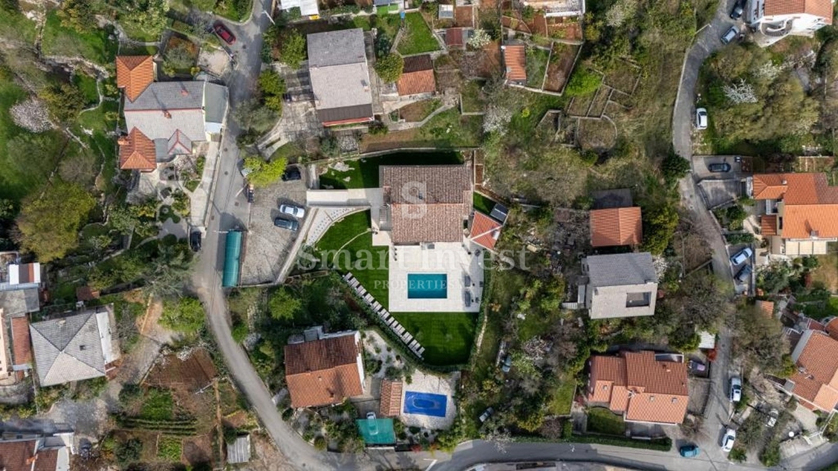 OPATIJA - POBRI, Luksuzna vila z bazenom in pogledom na morje, prodamo
