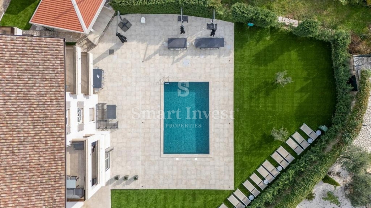 OPATIJA - POBRI, Luksuzna vila z bazenom in pogledom na morje, prodamo