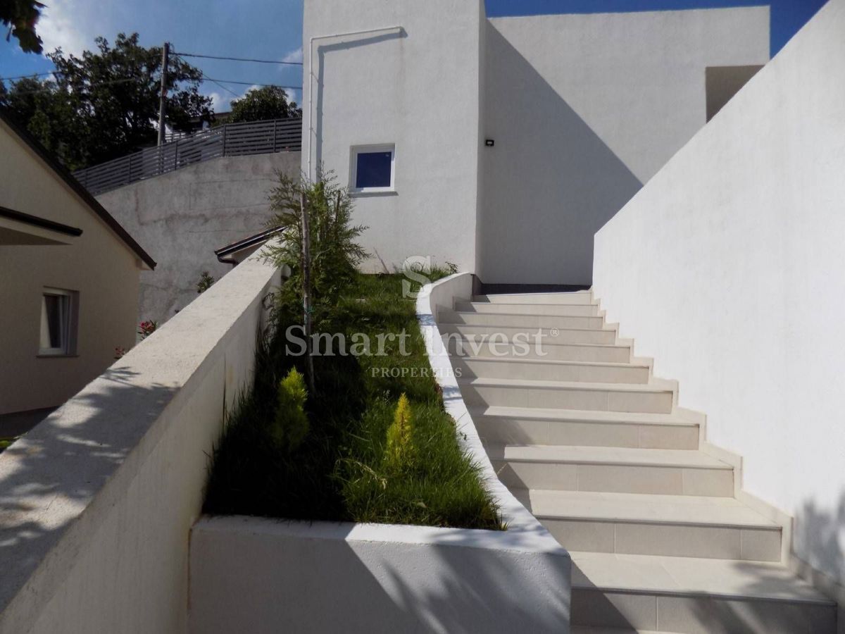 Hiša Bregi, Matulji, 550m2