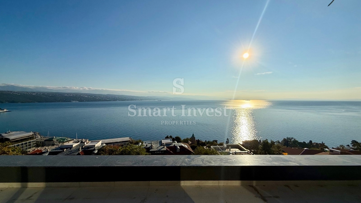 OPATIJA, penthouse s pogledom na morje in garažo (A9)