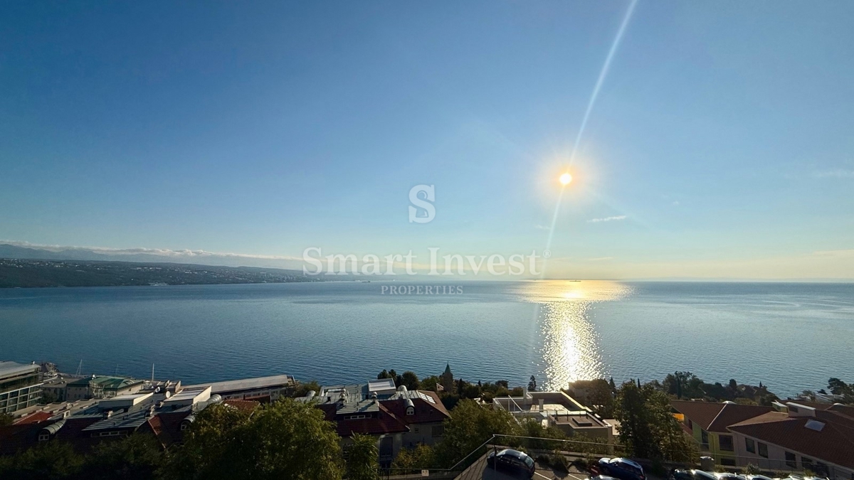 OPATIJA, penthouse s pogledom na morje in garažo (A9)