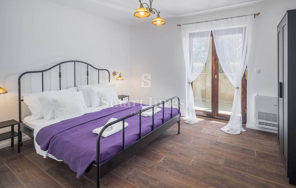POREČ vicinity, DETACHED HOUSE WITH 3 APP AND POOL, 4 km to the sea