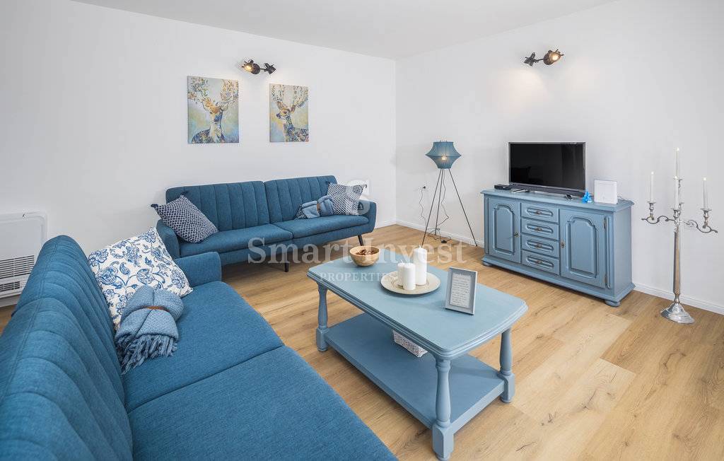 POREČ vicinity, DETACHED HOUSE WITH 3 APP AND POOL, 4 km to the sea