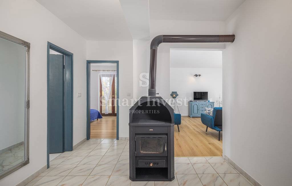 POREČ vicinity, DETACHED HOUSE WITH 3 APP AND POOL, 4 km to the sea
