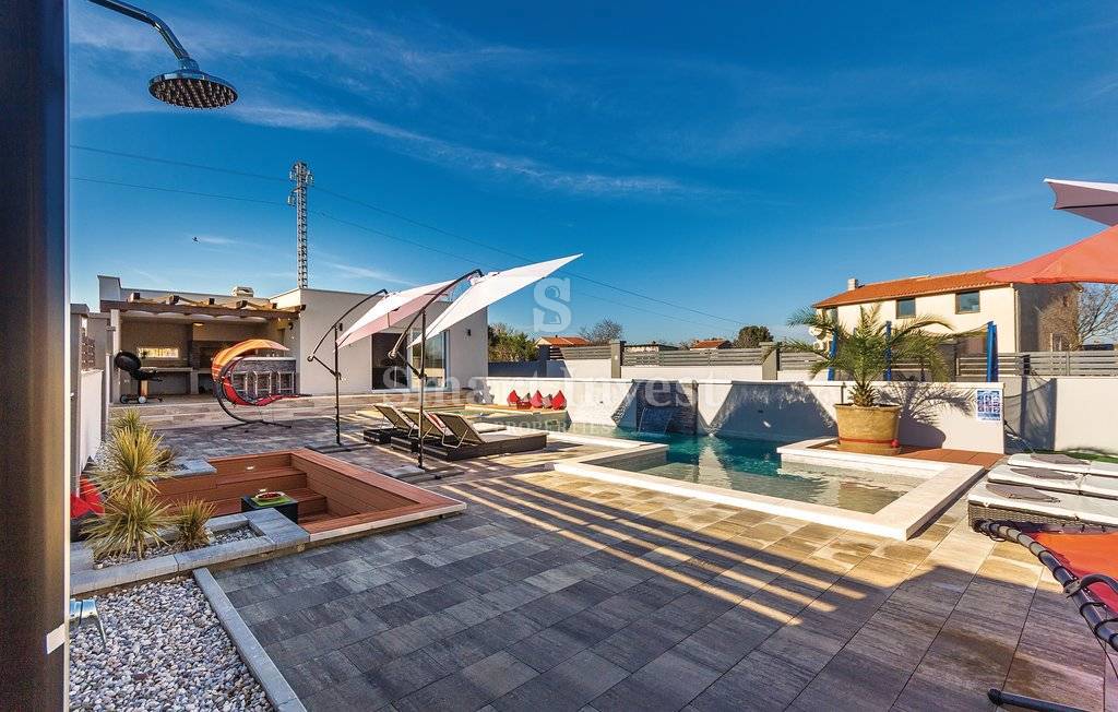 ISTRIA - MEDULIN vicinity, MODERN 4-BEDROOMS VILLA WITH POOL