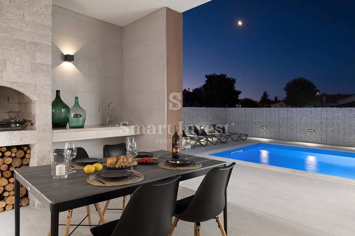ISTRIA - SVETVINČENAT, MODERN VILLA WITH POOL ON A QUIET LOCATION 