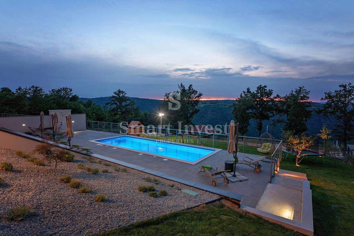 ISTRA – RABAC, LUKSUZNA VILA Z OGREVANIM BAZENOM IN PANORAMSKIM POGLEDOM, prodamo