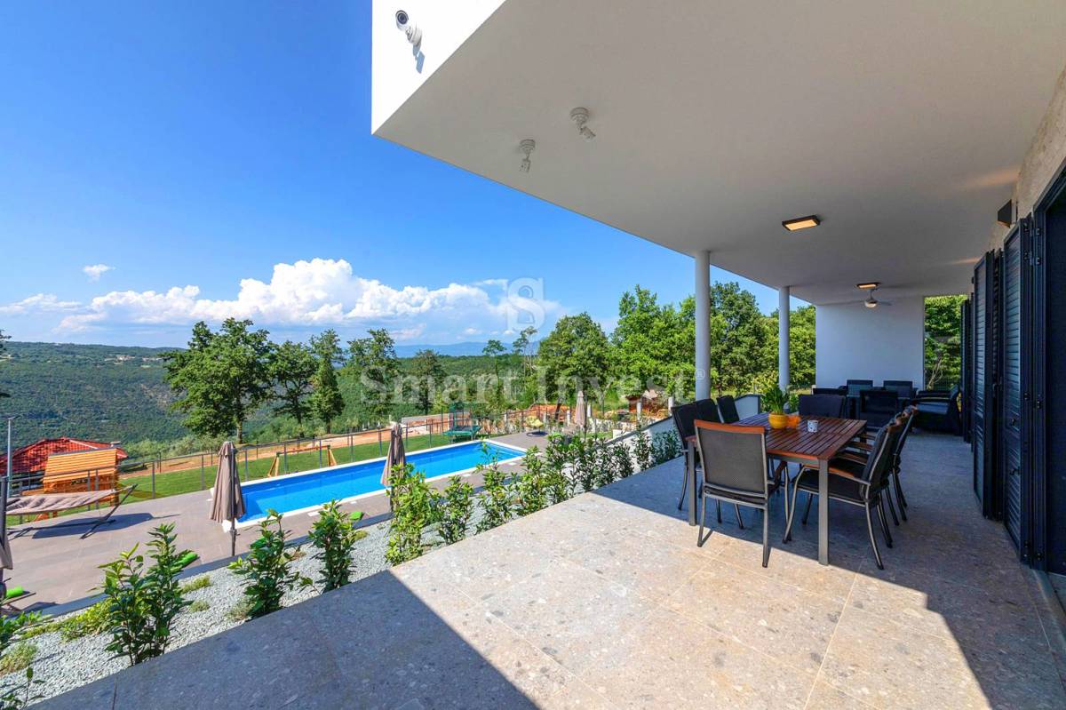 ISTRA – RABAC, LUKSUZNA VILA Z OGREVANIM BAZENOM IN PANORAMSKIM POGLEDOM, prodamo