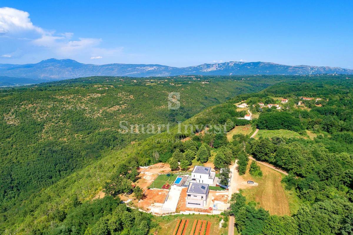 ISTRA – RABAC, LUKSUZNA VILA Z OGREVANIM BAZENOM IN PANORAMSKIM POGLEDOM, prodamo