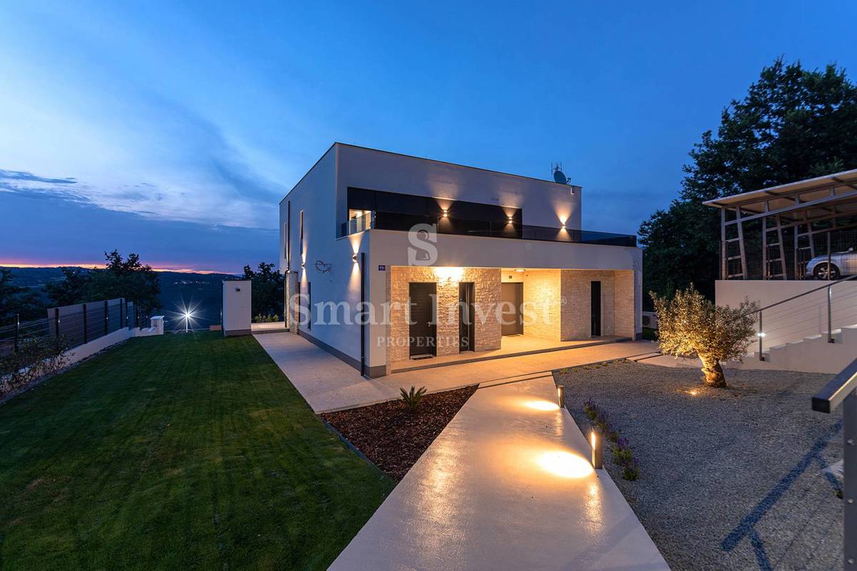 ISTRA – RABAC, LUKSUZNA VILA Z OGREVANIM BAZENOM IN PANORAMSKIM POGLEDOM, prodamo