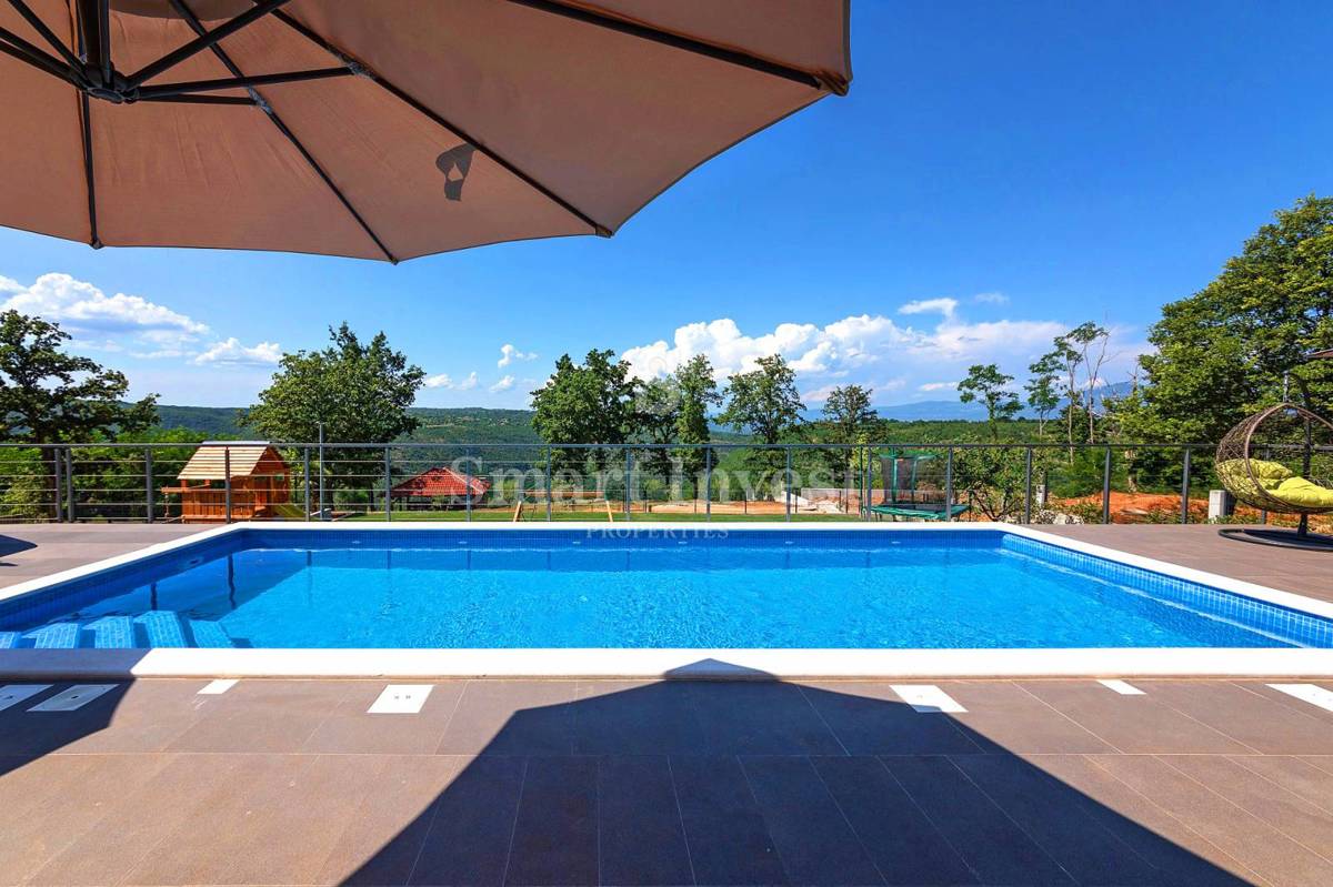 ISTRA – RABAC, LUKSUZNA VILA Z OGREVANIM BAZENOM IN PANORAMSKIM POGLEDOM, prodamo