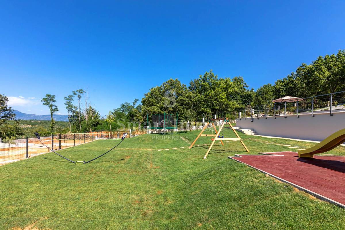 ISTRA – RABAC, LUKSUZNA VILA Z OGREVANIM BAZENOM IN PANORAMSKIM POGLEDOM, prodamo