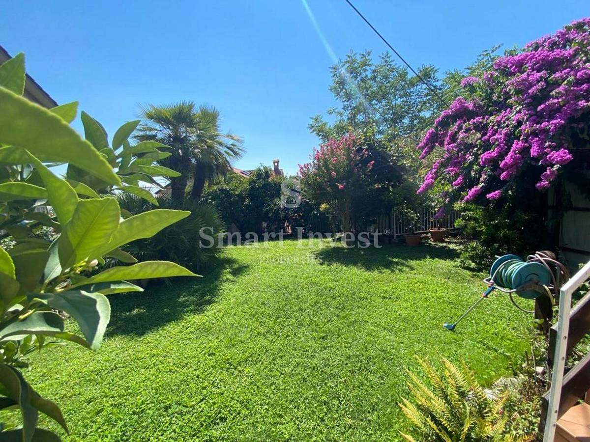 OPATIJA - CENTER, Samostojna hiša z bazenom, garažo in pogledom na morje, prodamo