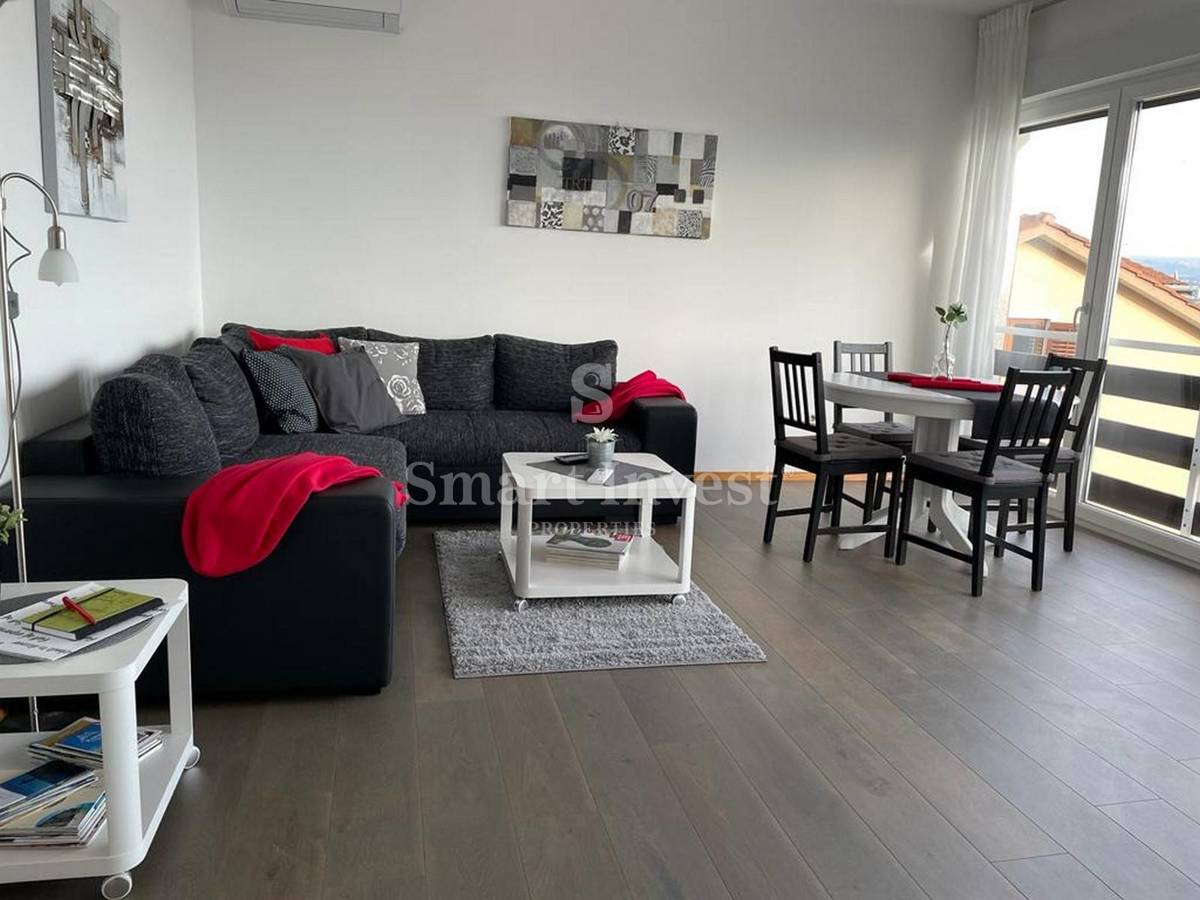 OPATIJA - CENTER, Samostojna hiša z bazenom, garažo in pogledom na morje, prodamo