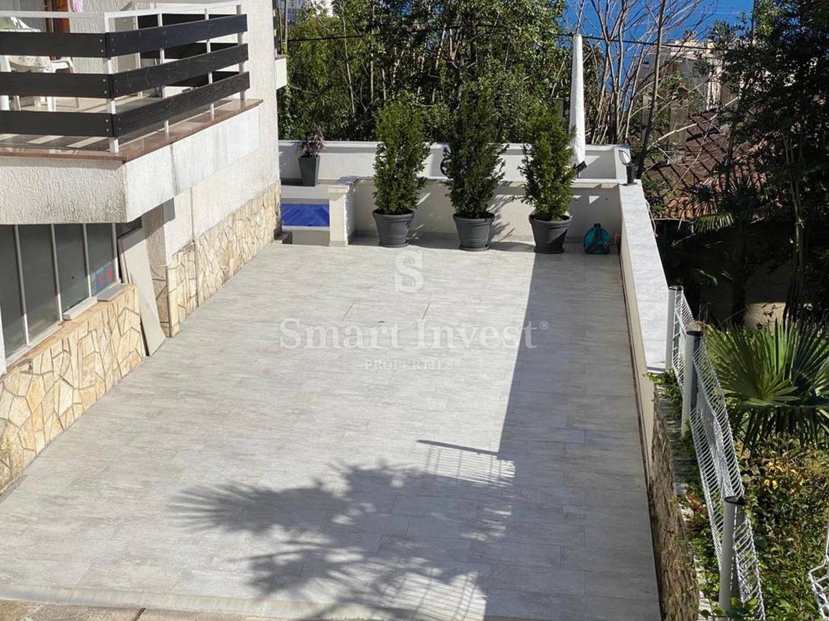 OPATIJA - CENTER, Samostojna hiša z bazenom, garažo in pogledom na morje, prodamo