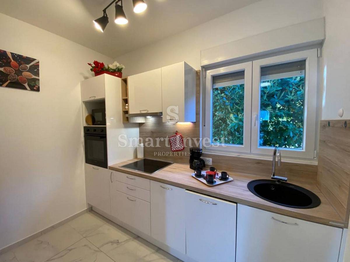 OPATIJA - CENTER, Samostojna hiša z bazenom, garažo in pogledom na morje, prodamo