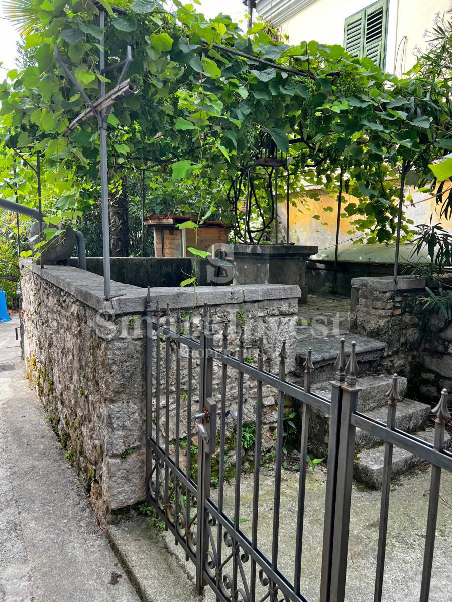 LOVRAN - CENTAR, del hiše s pogledom na morje, 50 m do morja