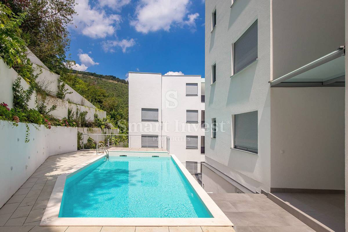 OPATIJA, luksuzno stanovanje s pogledom na morje in skupnim bazenom