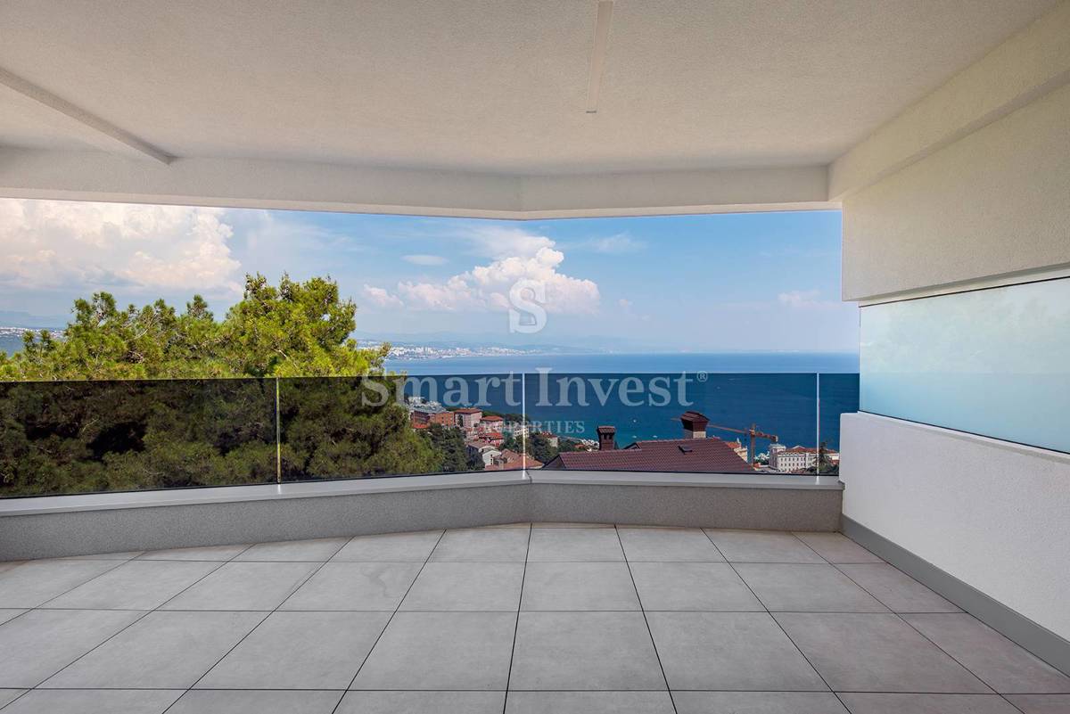 OPATIJA, luksuzno stanovanje s pogledom na morje in skupnim bazenom
