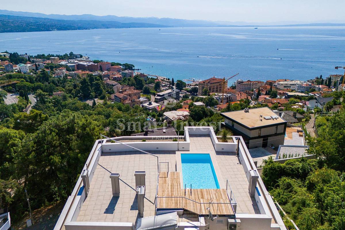 OPATIJA, luksuzno stanovanje s pogledom na morje in skupnim bazenom