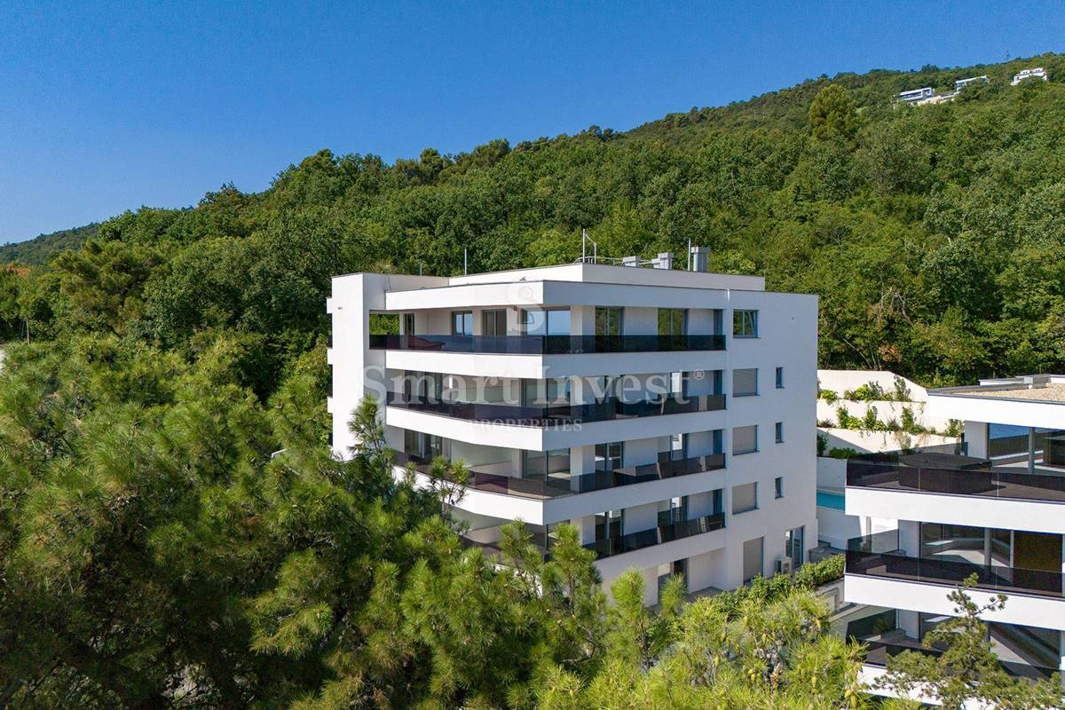 OPATIJA, luksuzno stanovanje s pogledom na morje in skupnim bazenom
